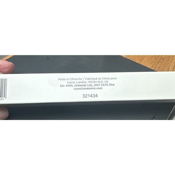 Iconic London Precision Duo Contour Brush Cheek Bronzer Powder Nose Contour NIB - Picture 3 of 4